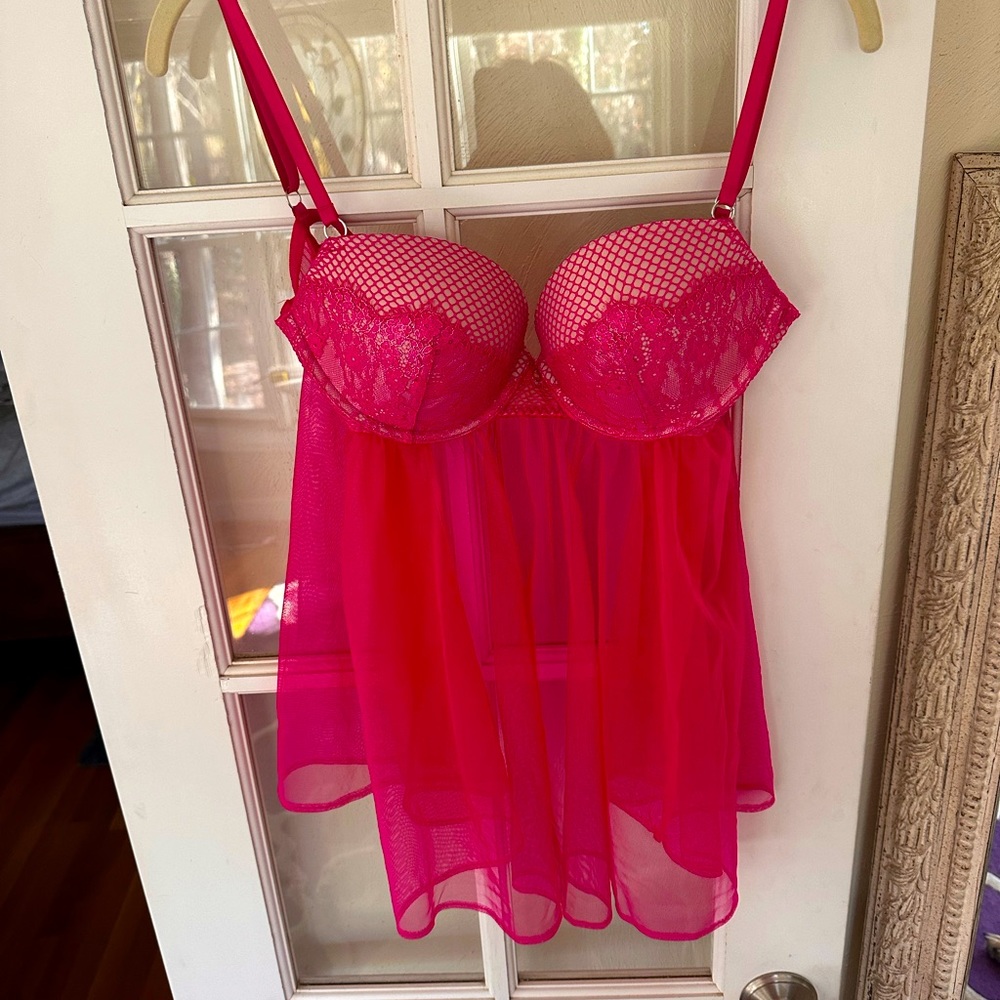 victoria’s Secret 36C very sexy lingerie. Pink lace.  NWOT